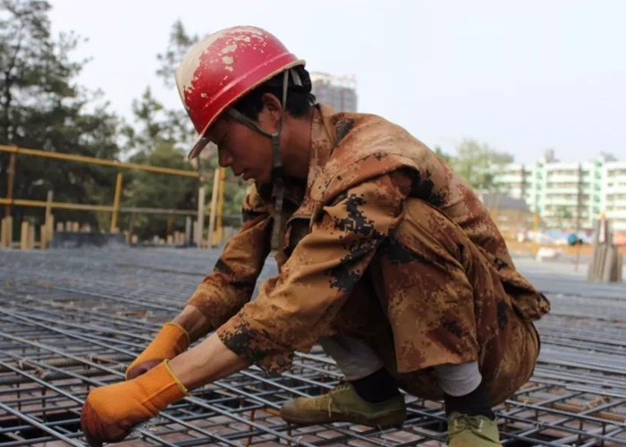 烈日下的擔當、高溫下的堅持